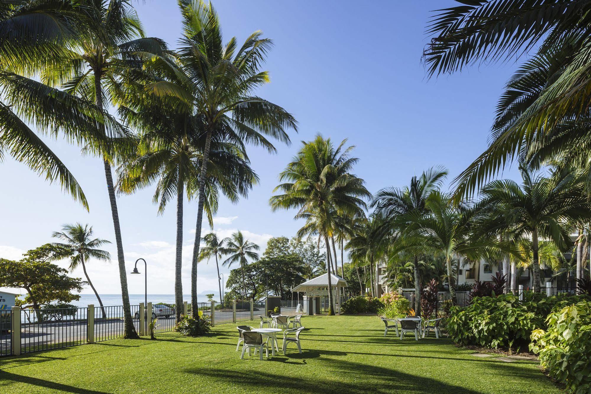Coral Sands Beachfront Resort Trinity Beach Eksteriør billede